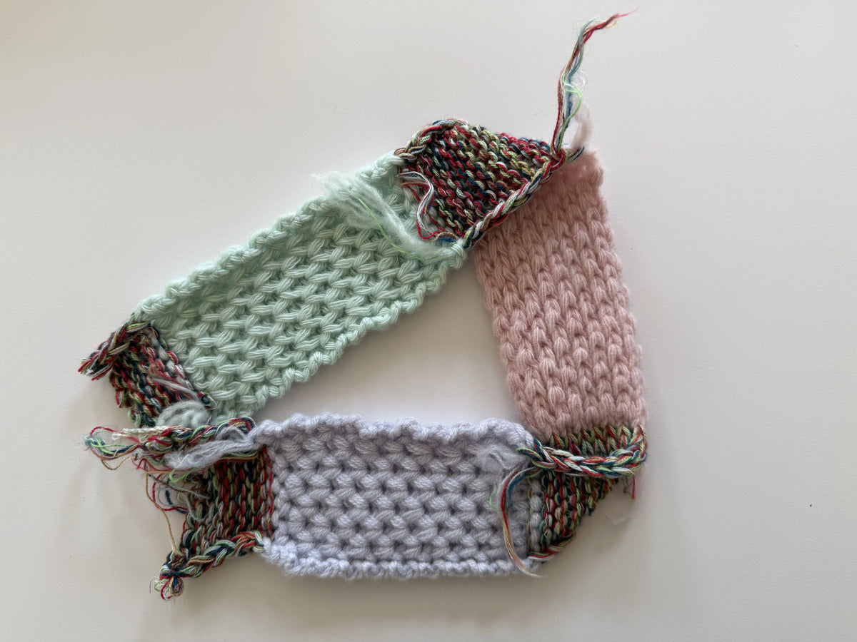 Connector yarns and colour tests